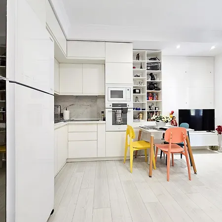 The Actors 아파트 티라나