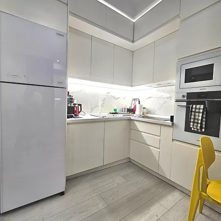 The Actors 티라나